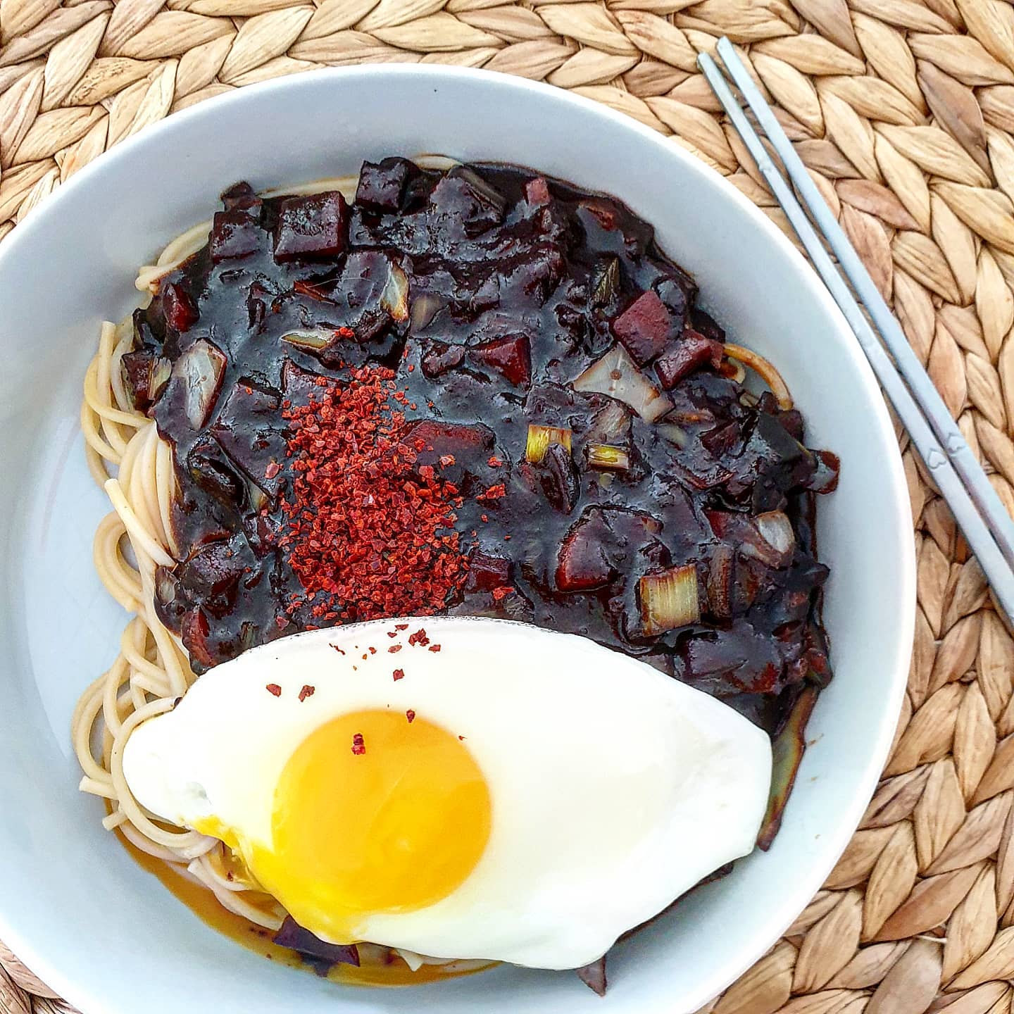 Jjajangmyeon (짜장면), nouilles à la sauce soja noire